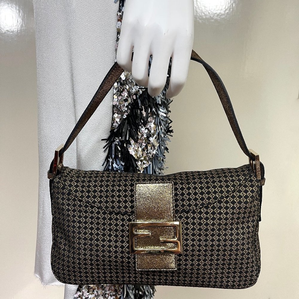 Auc New Fendi Zucchino Metallic Gold Canvas Mamma bag - Picture 16 of 17